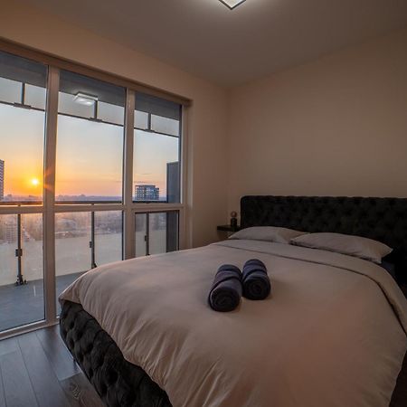 Luxury Condo W/Mesmerizing Sunset Views & Free Parking Торонто Экстерьер фото